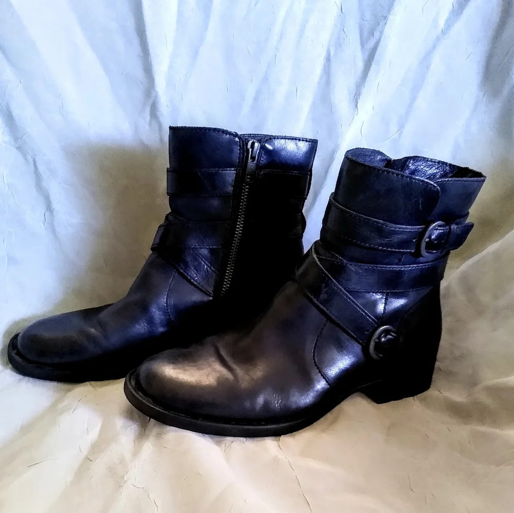 Born black leather ankle boots size 6.5 - Picture 2 of 10